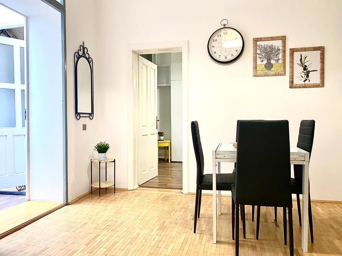 Republique Family Apartament *